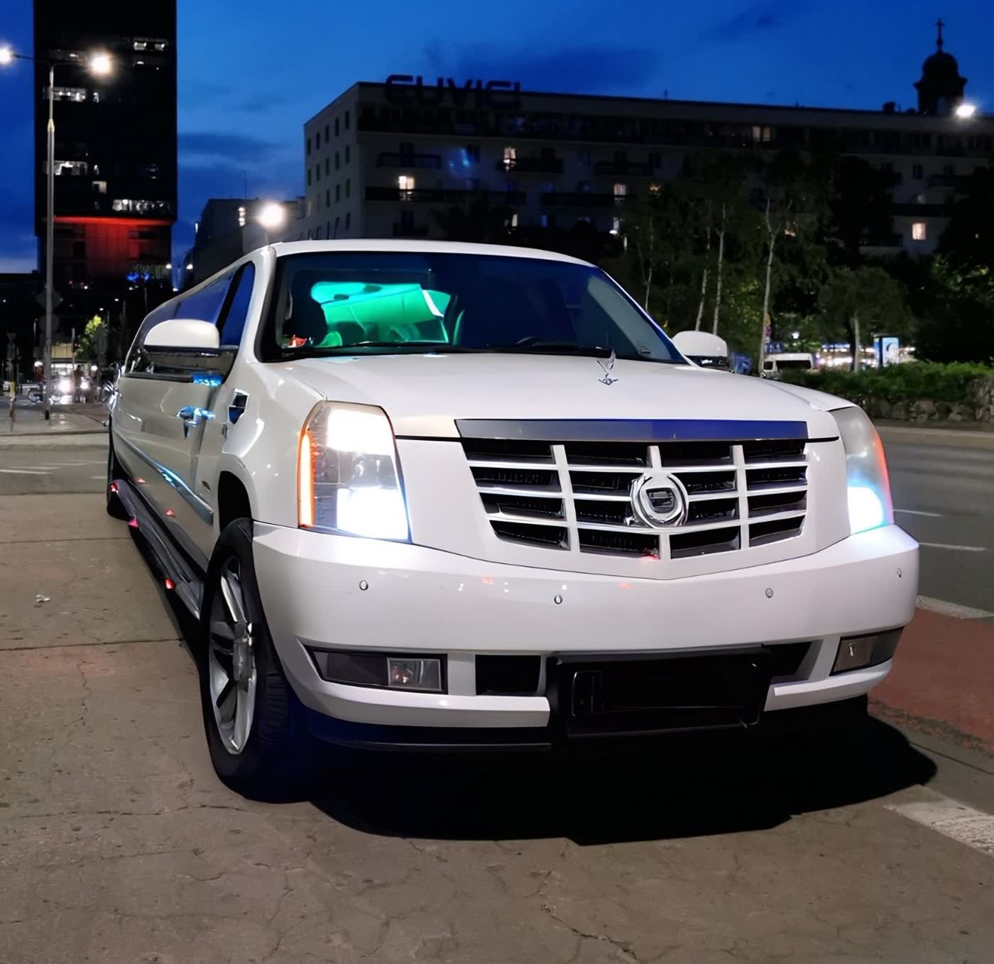 Wynajem limuzyny Warszawa — Cadillac Temptation do 15 osób