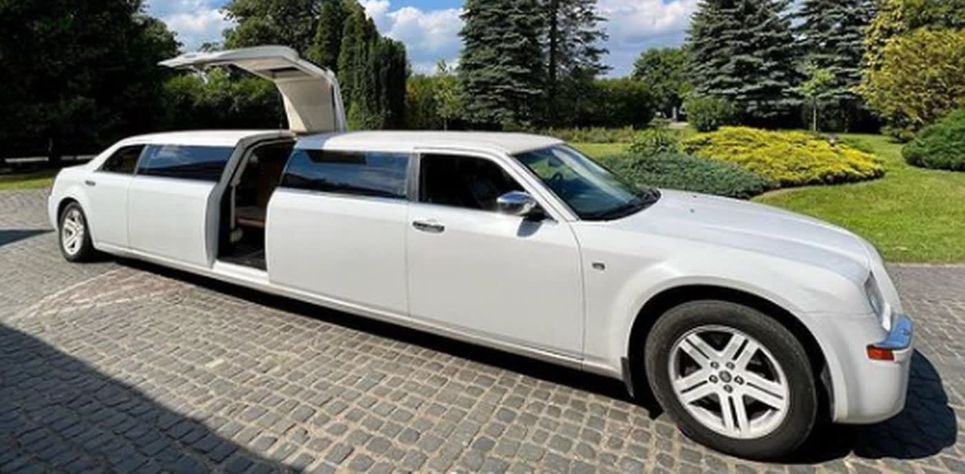 Wynajem limuzyny Warszawa — Chrysler Dance do 10 osób, jet door